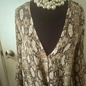 Hummingbird NWT Snakeskin Print long sleeves Blouse size L